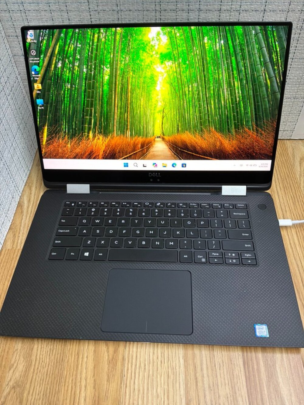 Dell XPS 15 9575 2-in-1 Touch Laptop Intel i7-8705G 16GB RAM 256GB SSD Win 11